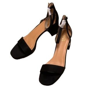 New!! Size 11 Heels w/ 3 inches - ROUGE HELIUM Black Heels